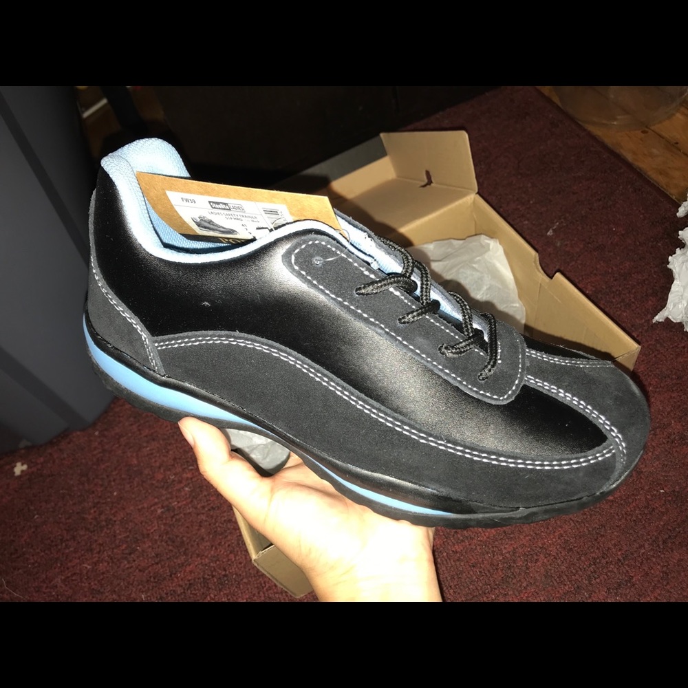Shoes - Picture 4 of 7